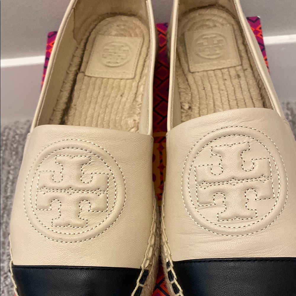 Tory Burch Cream and Black Espadrille Flats with Logo - Picture 4 of 9